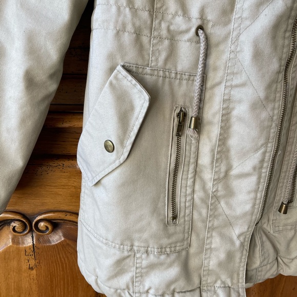 Glamsia Jacket - Picture 7 of 8